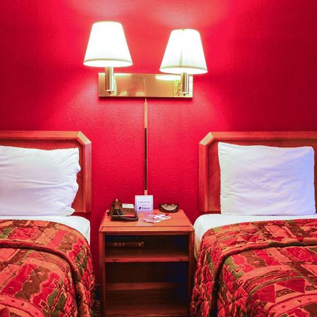 Econo Lodge Уилоубрук Екстериор снимка
