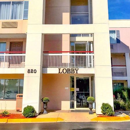 Econo Lodge Уилоубрук Екстериор снимка