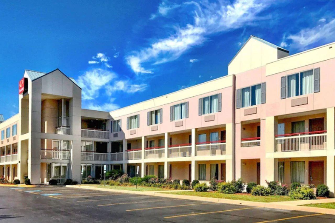 Econo Lodge Уилоубрук Екстериор снимка