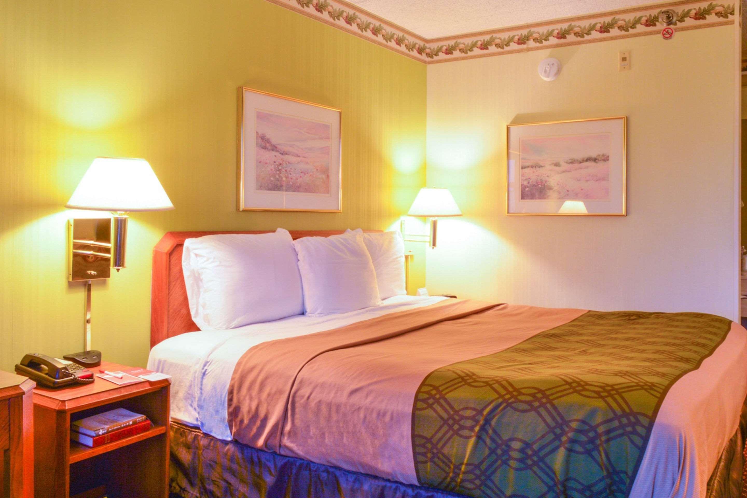 Econo Lodge Уилоубрук Екстериор снимка
