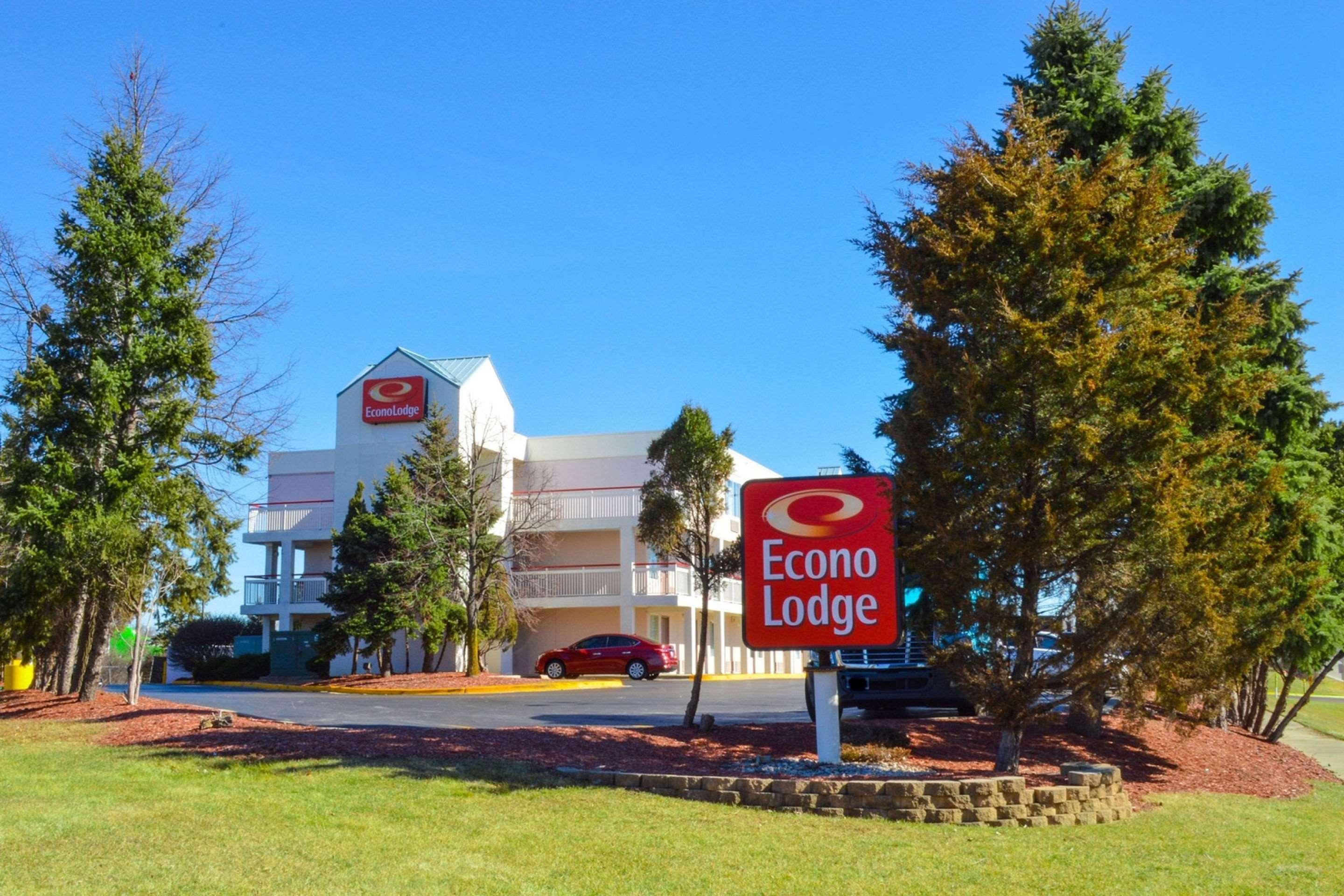 Econo Lodge Уилоубрук Екстериор снимка