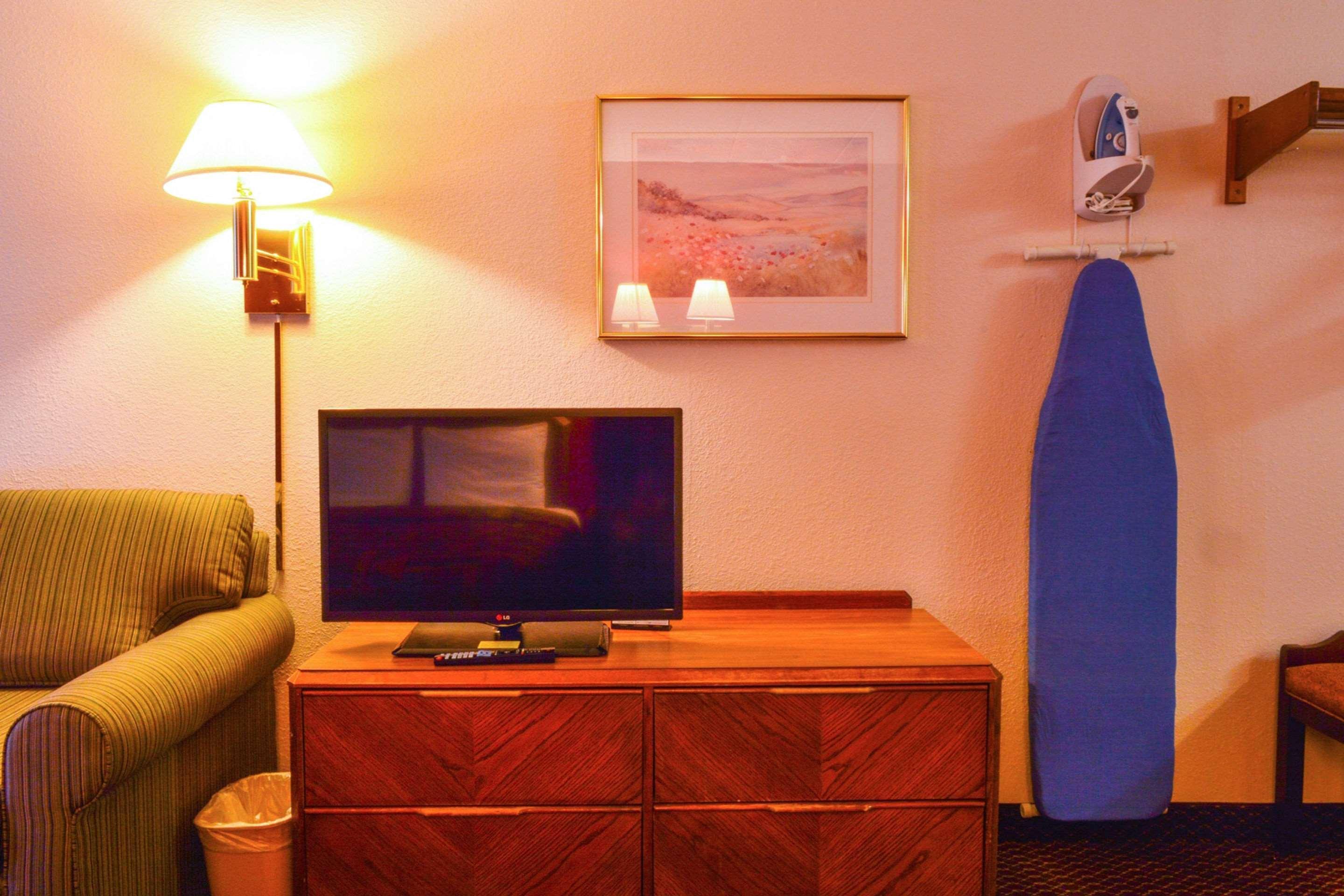 Econo Lodge Уилоубрук Екстериор снимка
