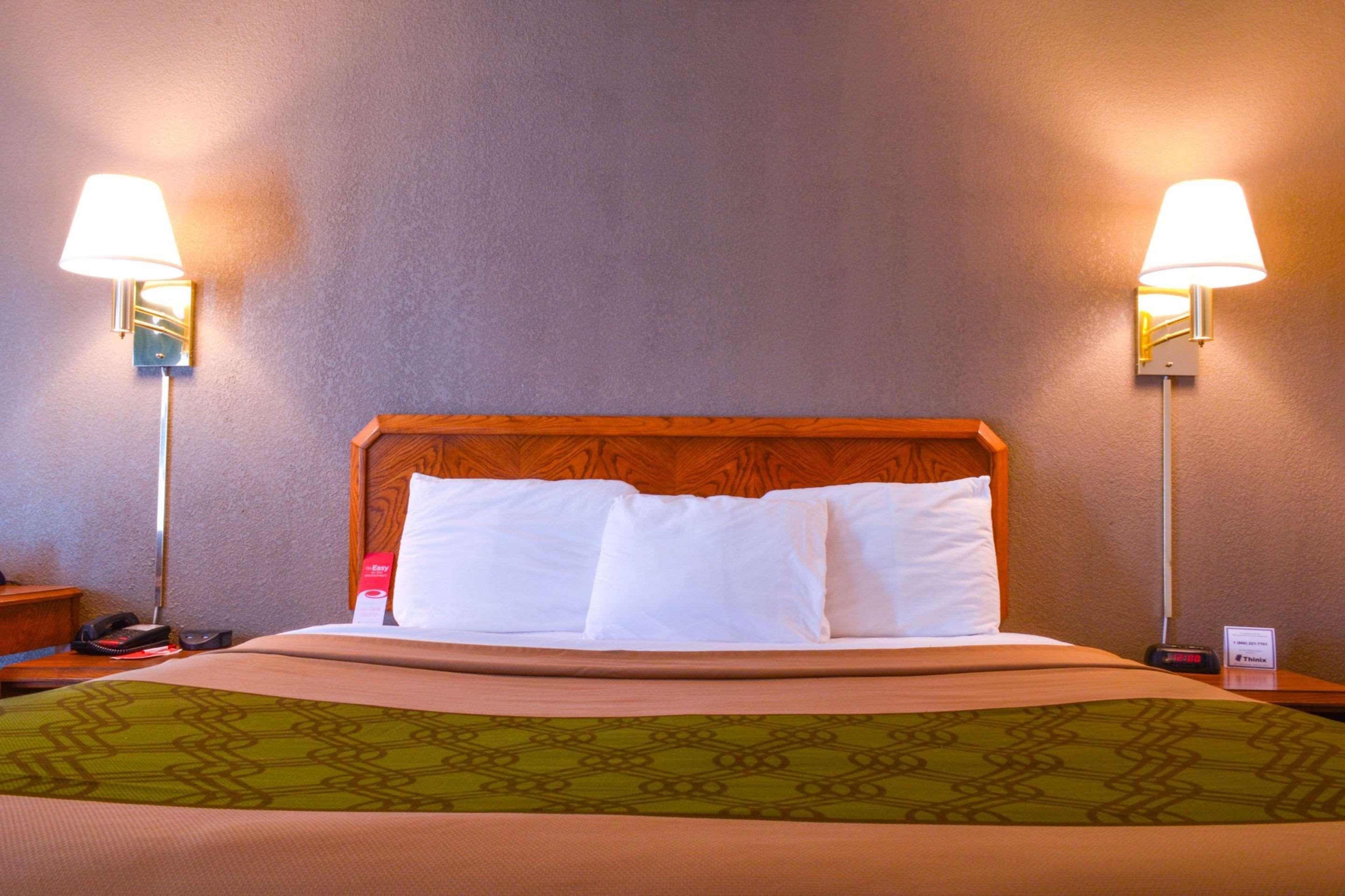 Econo Lodge Уилоубрук Екстериор снимка