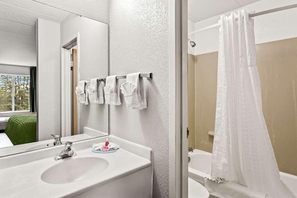 Econo Lodge Уилоубрук Стая снимка