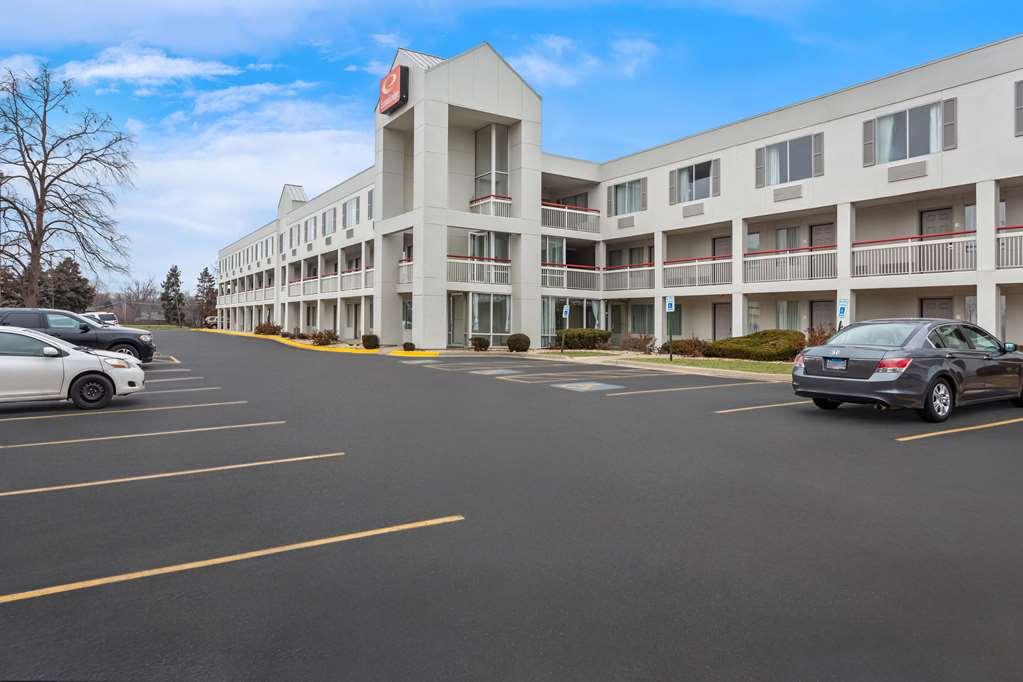 Econo Lodge Уилоубрук Екстериор снимка