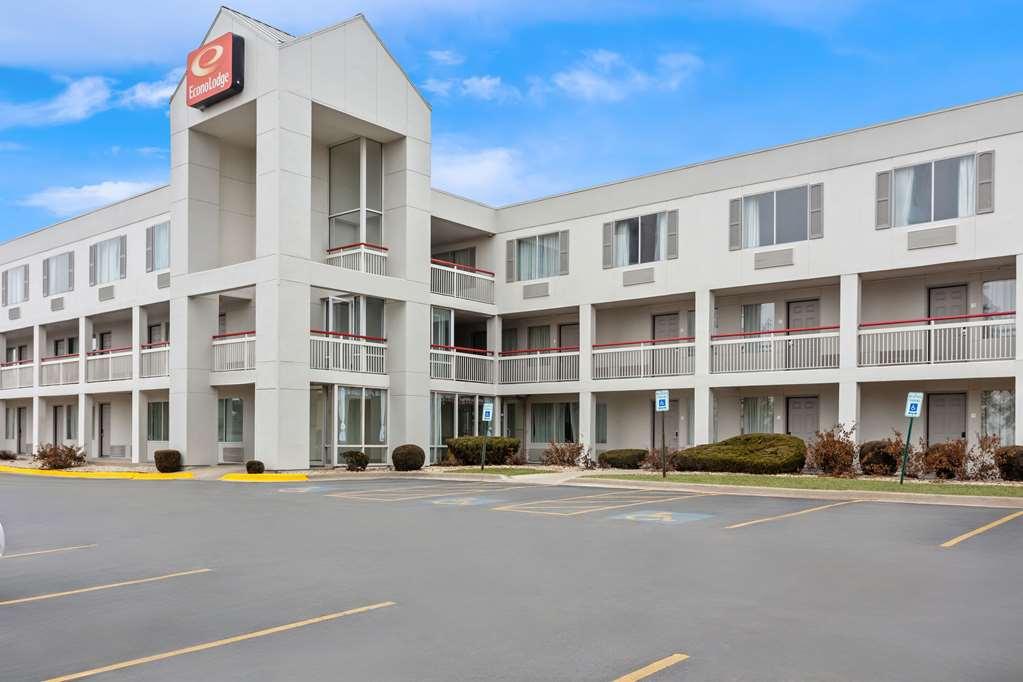 Econo Lodge Уилоубрук Екстериор снимка