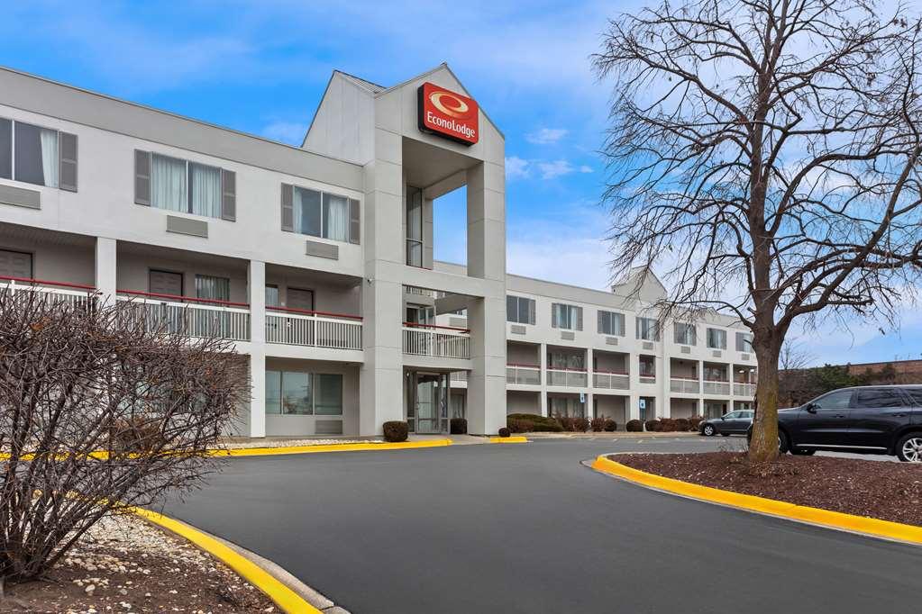 Econo Lodge Уилоубрук Екстериор снимка