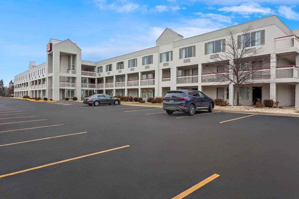 Econo Lodge Уилоубрук Екстериор снимка