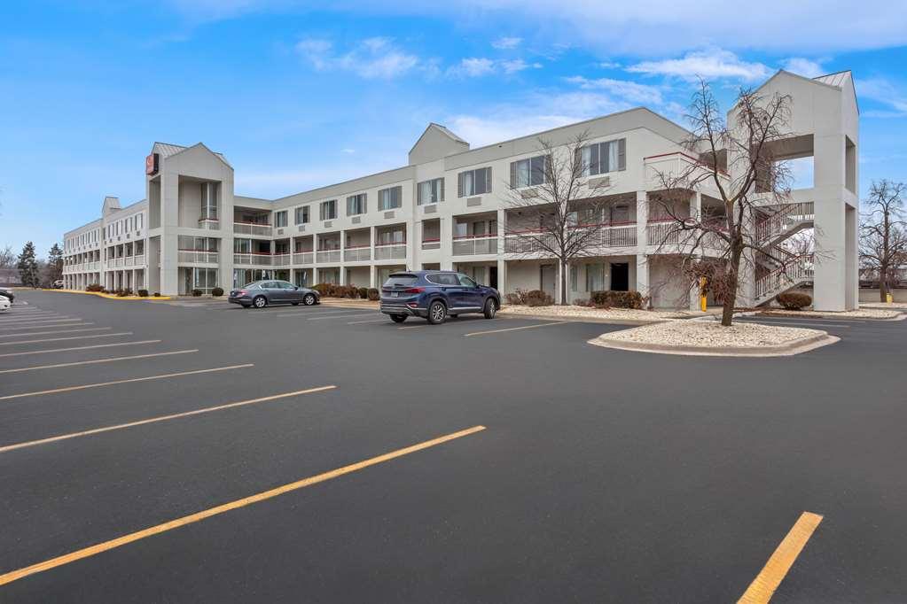 Econo Lodge Уилоубрук Екстериор снимка