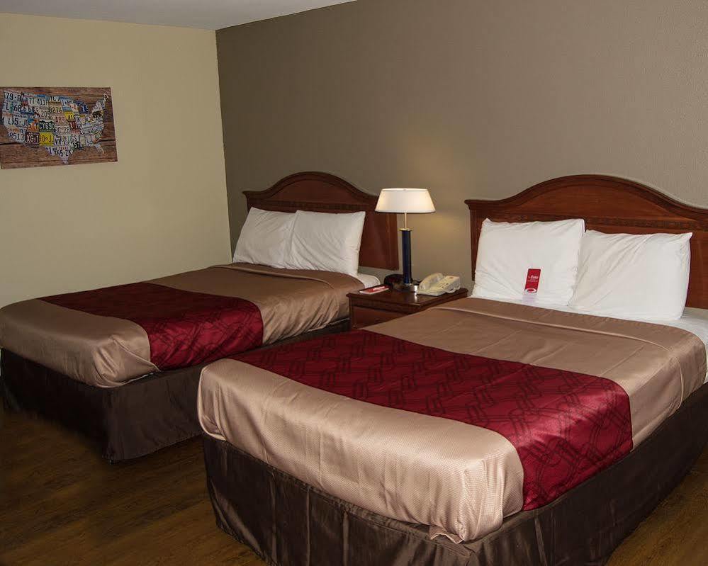 Econo Lodge Уилоубрук Екстериор снимка